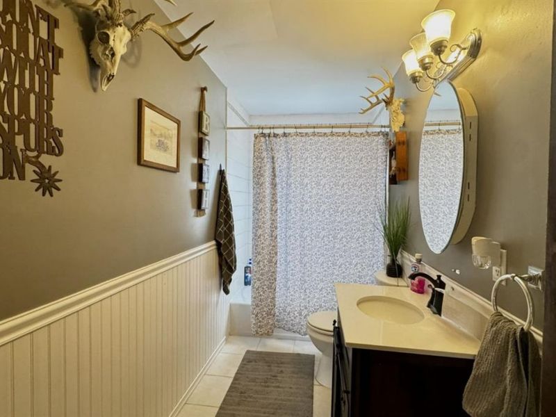1021 W Seymour Avenue, Cincinnati, OH 45216 Photo 6