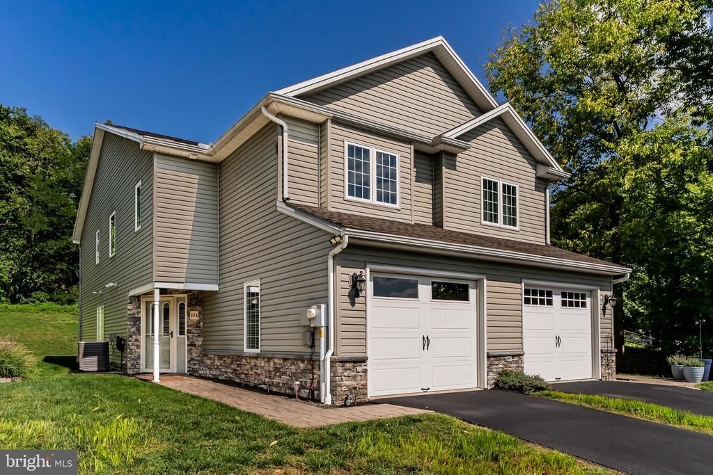 104 DENNIS DRIVE, ENOLA, PA 17025