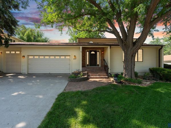 401 E Aspen Dr, Sioux Falls, SD 57105