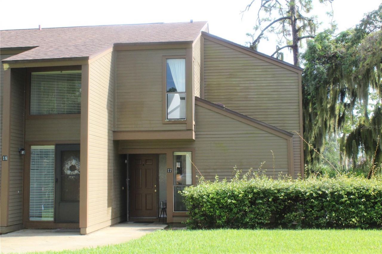 17 OXFORD LANE  Palm Coast, FL 32137