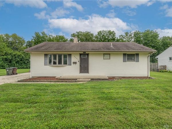 3382 Valley Wood Dr, Dayton, OH 45429
