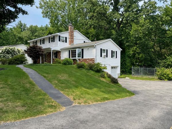 25 N Hill Drive, Ballston Lake, NY 12019