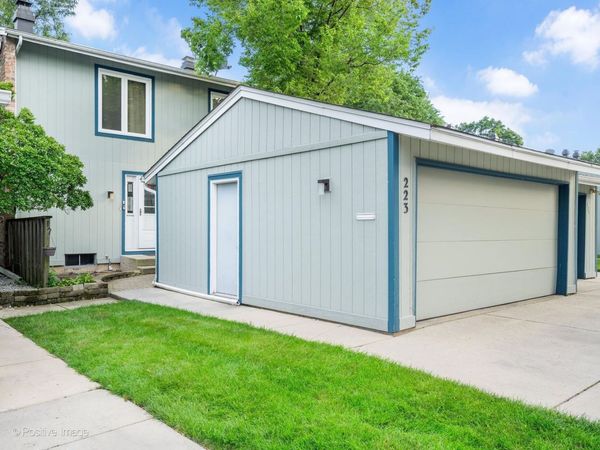 223 Willow Lane , Bloomingdale, IL 60108