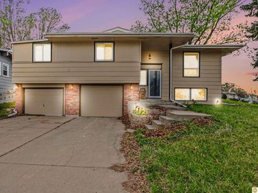 8001 Sanborn Drive, Lincoln, NE 68505