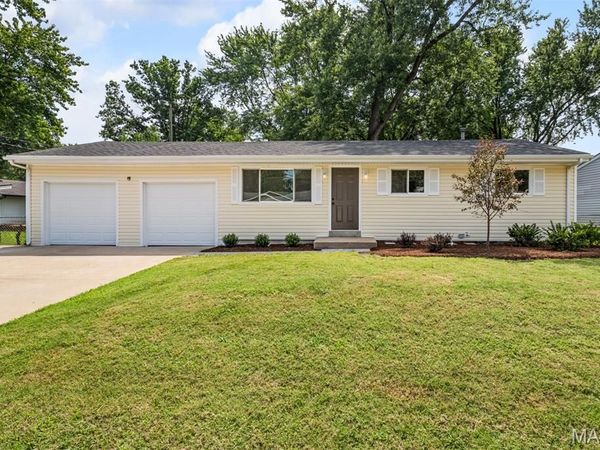 11482 Essex Avenue, Maryland Heights, MO 63043