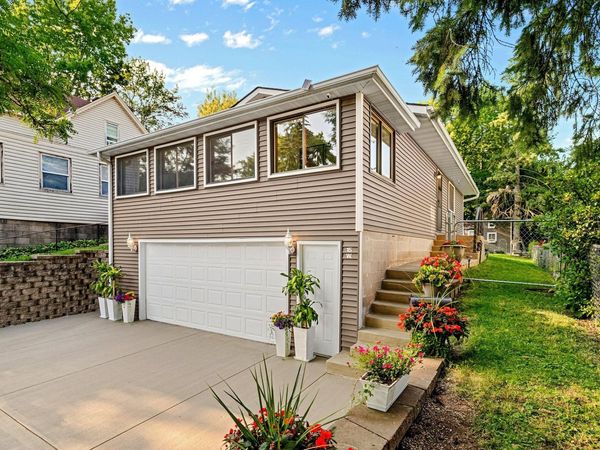 15 Wyoming Street W, Saint Paul, MN 55107