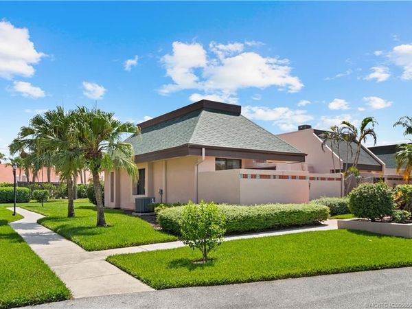 3319 SE La Prado Court, Port St Lucie, FL 34952