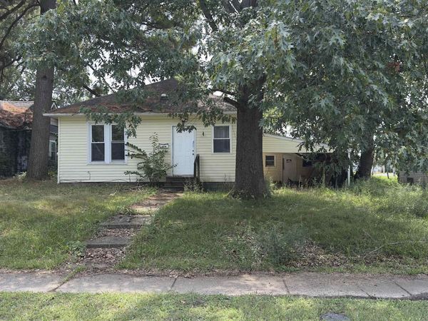 604 E Washington Street E, Christopher, IL 62822