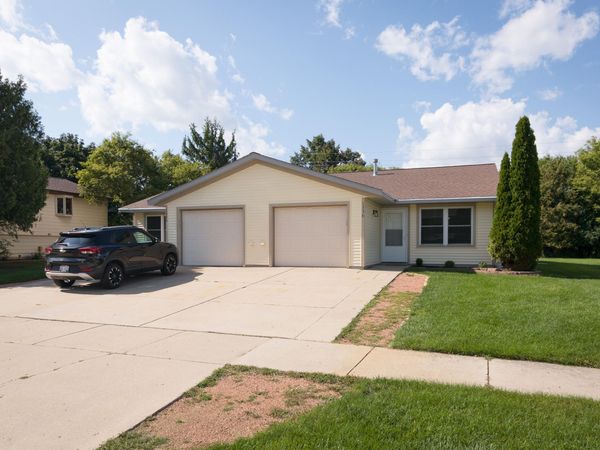 1334 Honeysuckle Rd, Unit 1336, Hartford, WI 53027