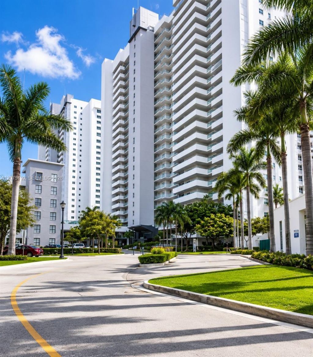 14951 Royal Oaks Ln, Unit 1601, North Miami, FL 33181 Photo