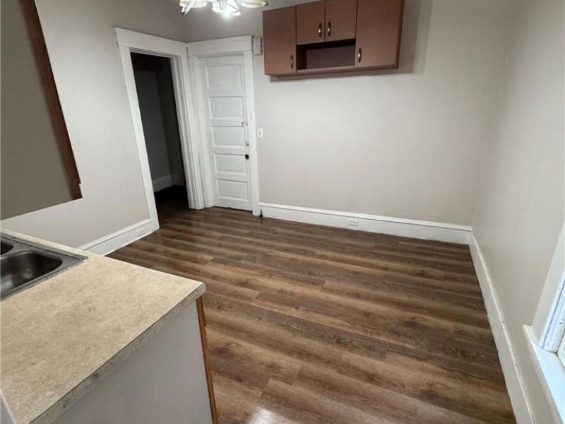 9521 Macon Avenue, Cleveland, OH 44102 Photo 3