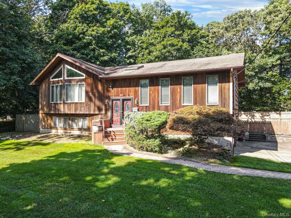 48 Oak Avenue , Smithtown, NY 11787