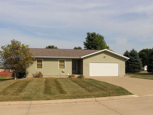 1202 NE 10th Avenue Cir, Sioux Center, IA 51250