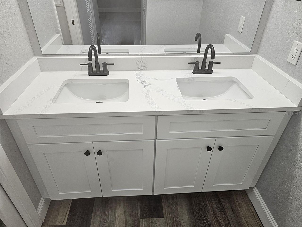 1720 Glenhouse Drive, Unit 328, Sarasota, FL 34231 Photo