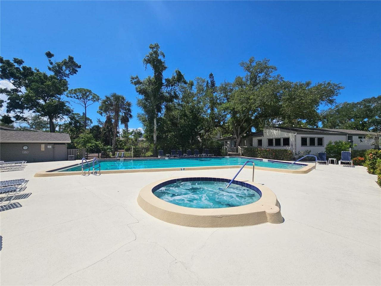 1720 Glenhouse Drive, Unit 328, Sarasota, FL 34231 Photo