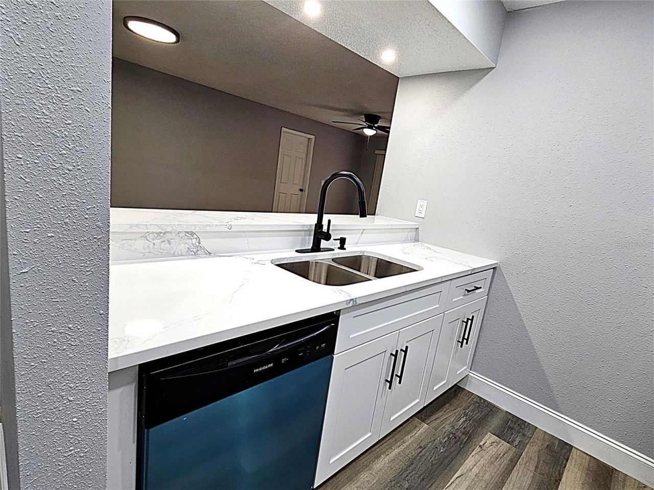 1720 Glenhouse Drive, Unit 328, Sarasota, FL 34231 Photo