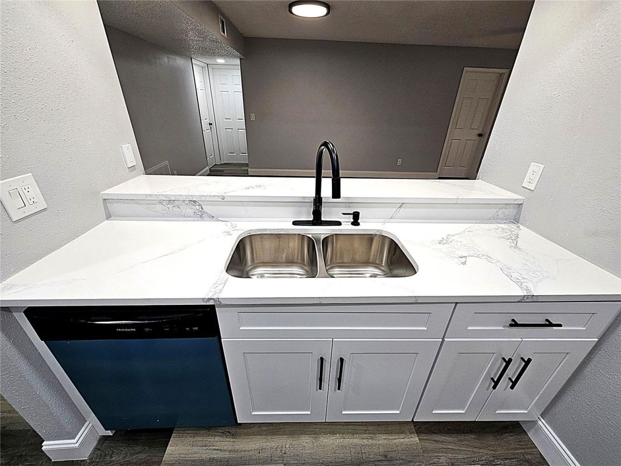 1720 Glenhouse Drive, Unit 328, Sarasota, FL 34231 Photo