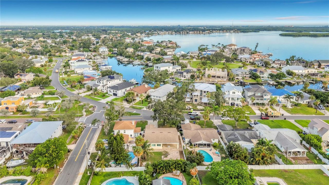 2010 Bayou Grande Boulevard Ne, Saint Petersburg, FL 33703 Photo