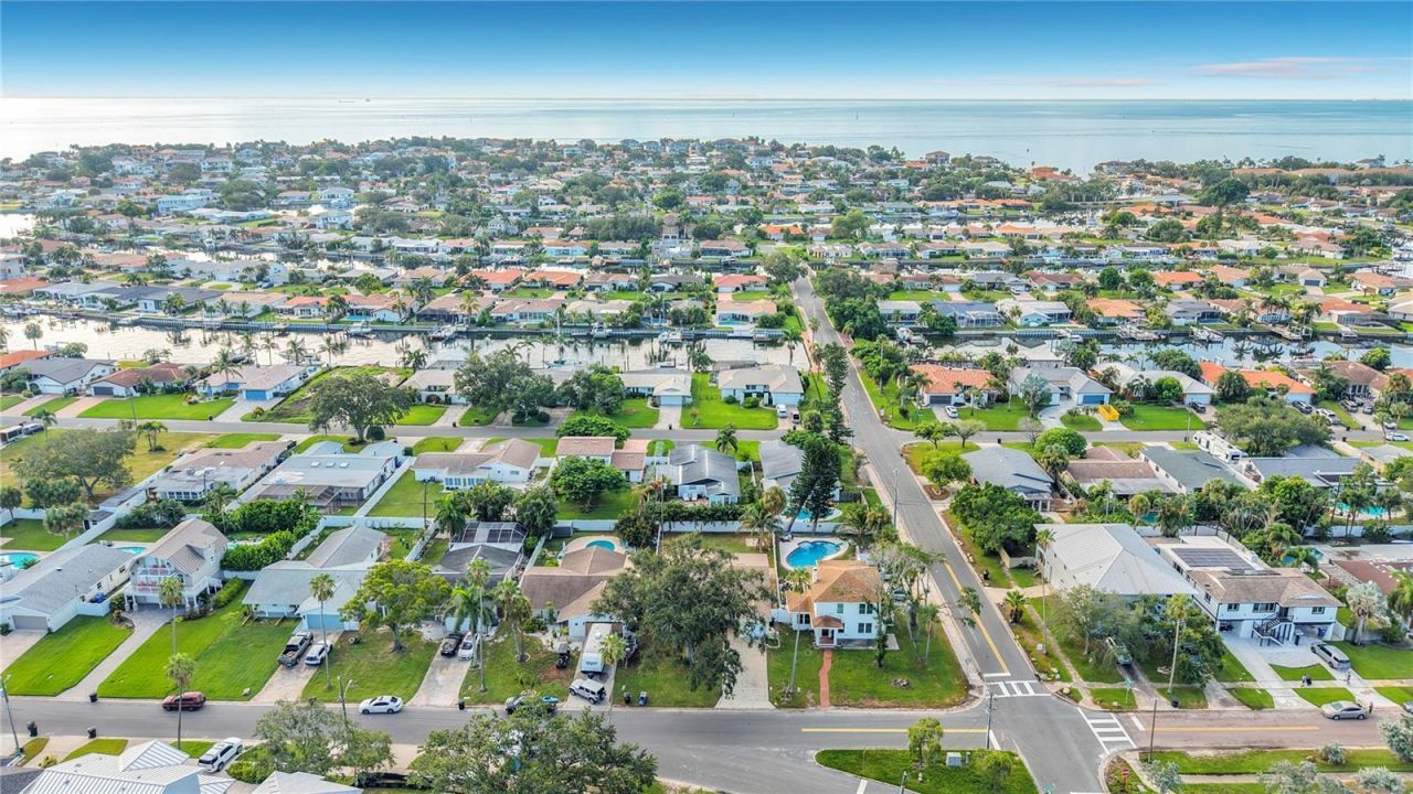 2010 Bayou Grande Boulevard Ne, Saint Petersburg, FL 33703 Photo
