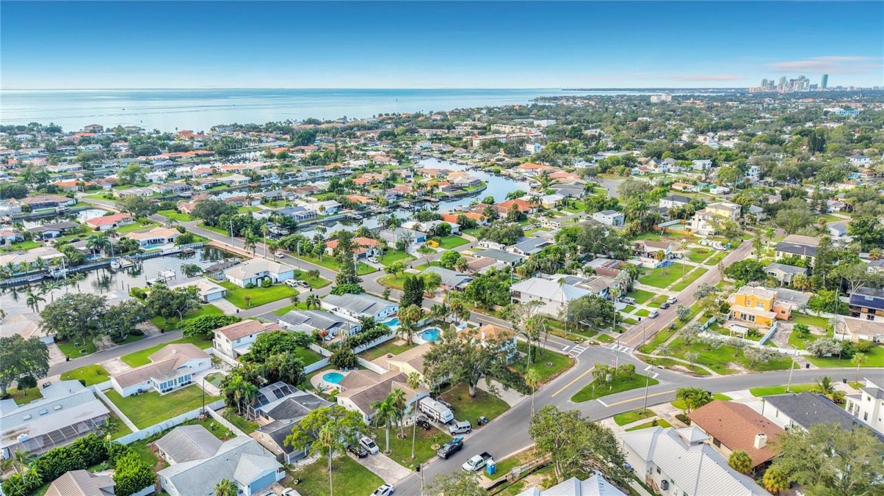 2010 Bayou Grande Boulevard Ne, Saint Petersburg, FL 33703 Photo