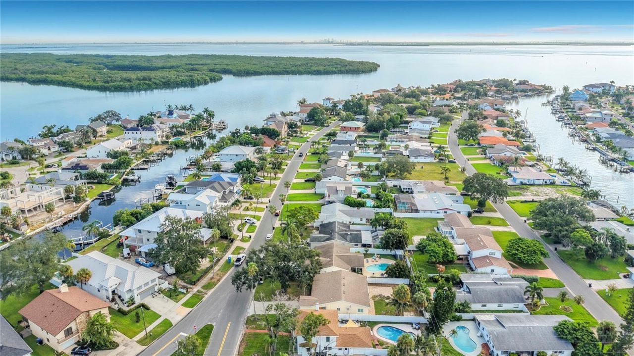 2010 Bayou Grande Boulevard Ne, Saint Petersburg, FL 33703 Photo
