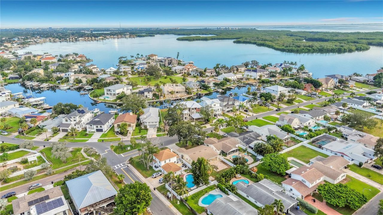 2010 Bayou Grande Boulevard Ne, Saint Petersburg, FL 33703 Photo