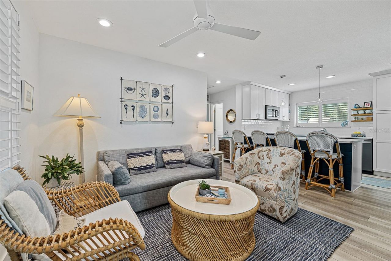839 E 10th Avenue, New Smyrna Beach, FL 32169 Photo