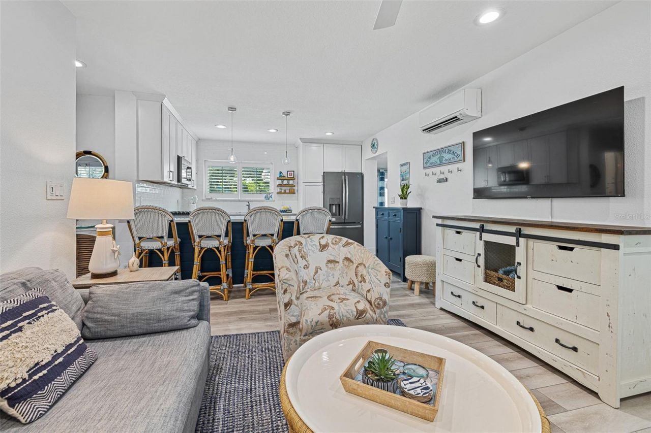 839 E 10th Avenue, New Smyrna Beach, FL 32169 Photo