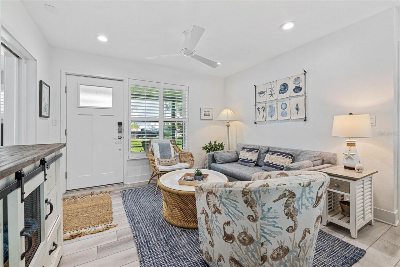 839 E 10th Avenue, New Smyrna Beach, FL 32169 Photo