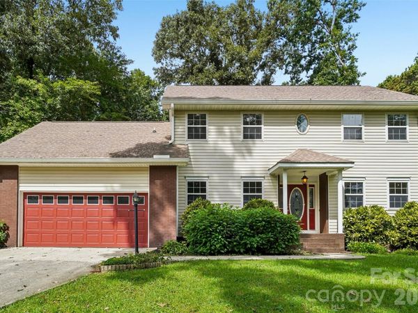 506 Fox Hollow Lane, Mills River, NC 28759