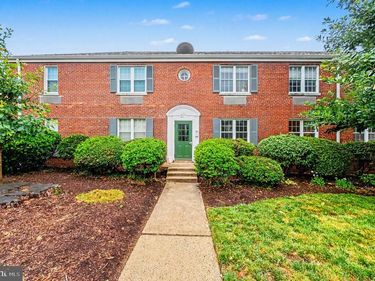 211 E GLEBE ROAD, Unit D, ALEXANDRIA, VA 22305