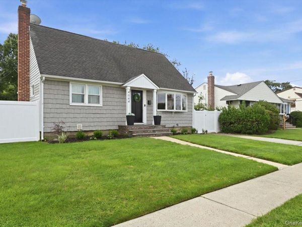 4064 Robert Place , Seaford, NY 11783