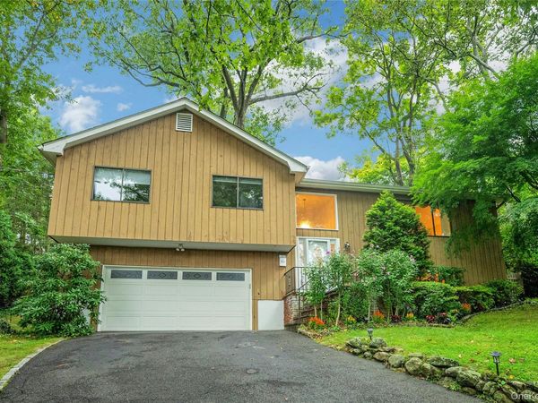 44 Hillside Lane, New Rochelle, NY 10804