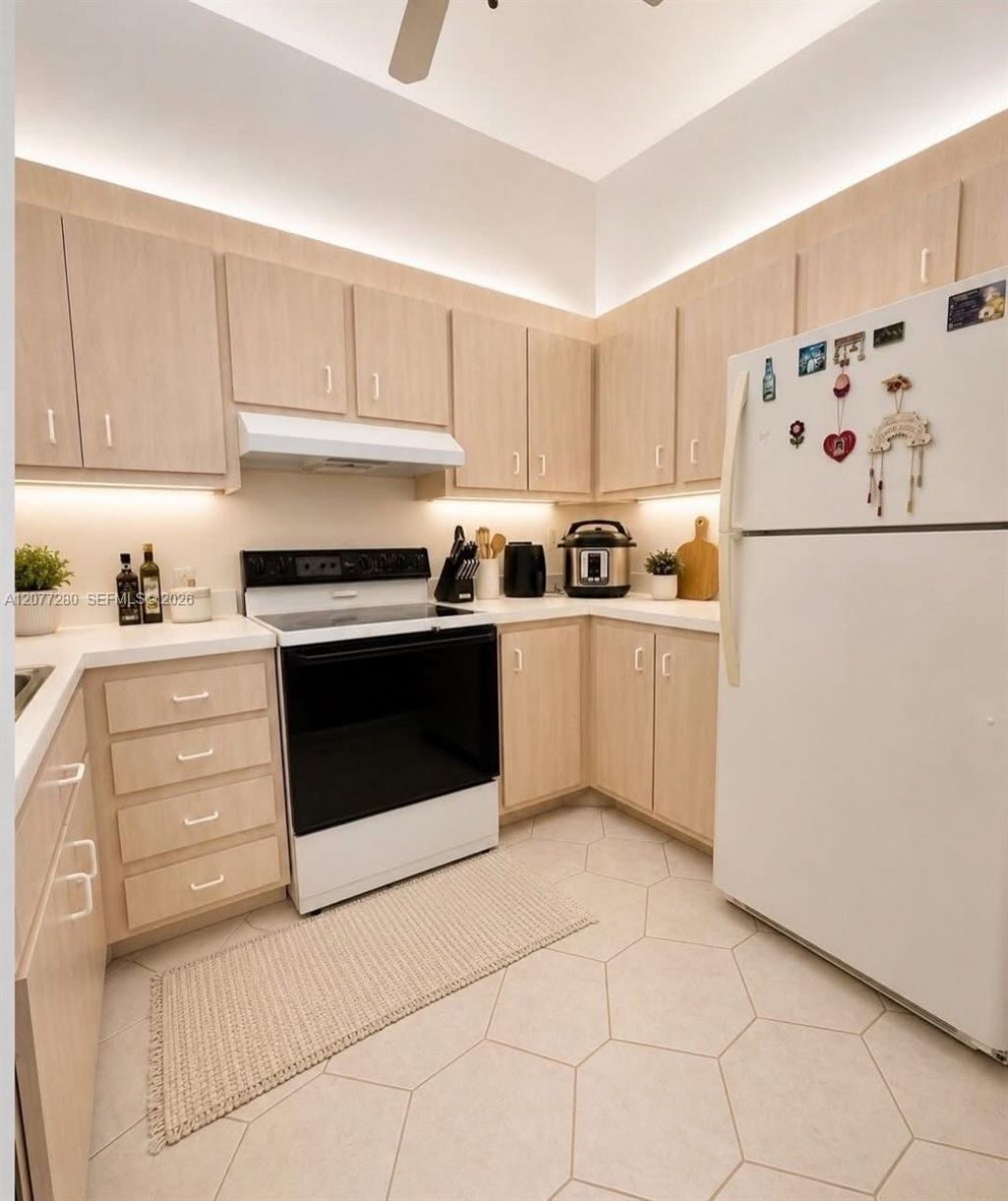 301 N Pine Island Rd , Unit 220, Plantation, FL 33324 Photo