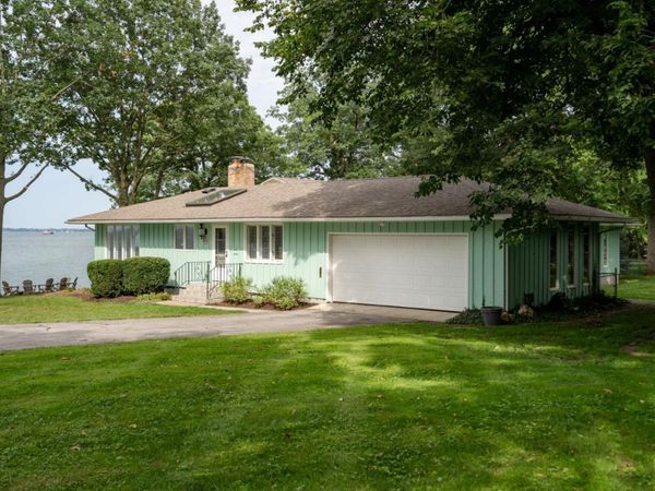 725 Lake Street, Marblehead, OH 43440
