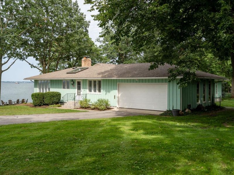 725 Lake Street, Marblehead, OH 43440 Photo 1