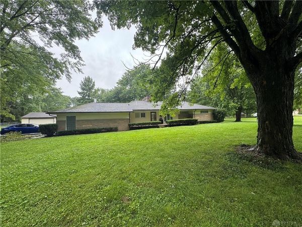 1813 Bledsoe Drive, Bellbrook, OH 45305