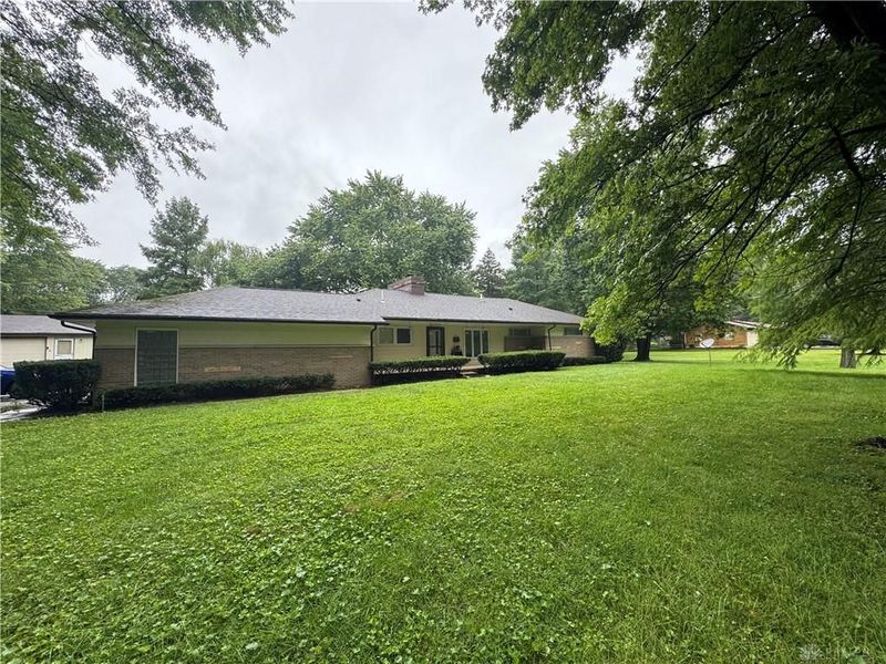 1813 Bledsoe Drive, Bellbrook, OH 45305 Photo 2