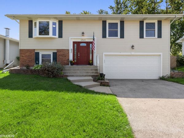 1717 Glen Lake Road, Hoffman Estates, IL 60169