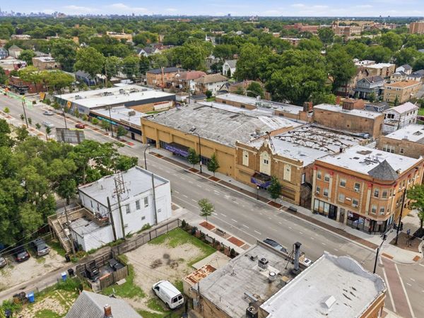 5729 W Chicago Avenue , Chicago, IL 60651