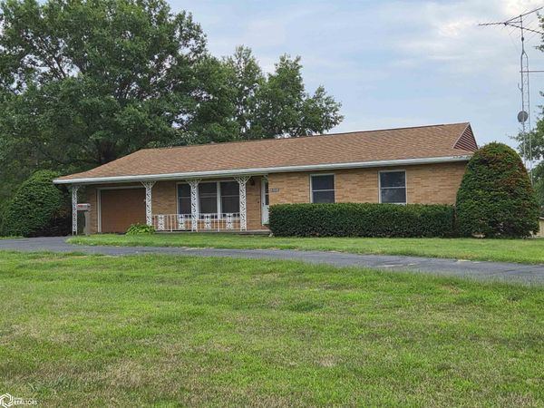 517 W Jackson Street, Sigourney, IA 52591