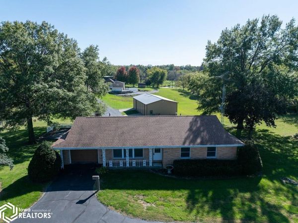 517 W Jackson Street, Sigourney, IA 52591