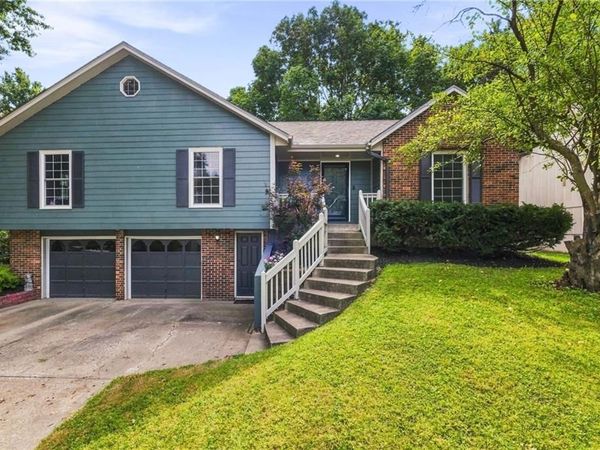 633 Clubhouse Drive, Lee's Summit, MO 64086