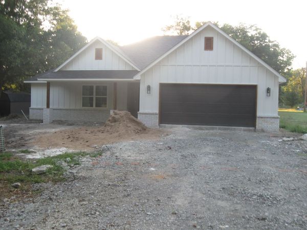 2056 N Cherokee Avenue , Chouteau, OK 74337