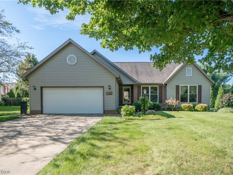2316 Mount Pleasant Street NE, Canton, OH 44721 Photo 1