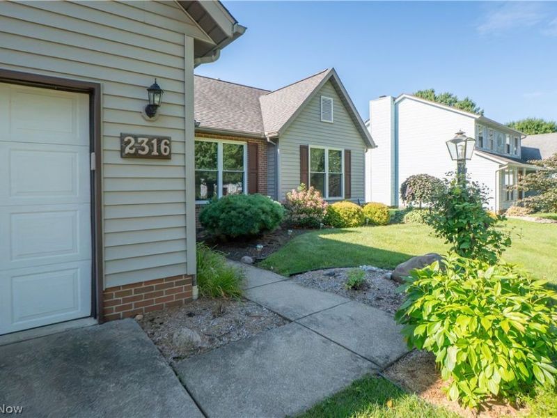 2316 Mount Pleasant Street NE, Canton, OH 44721 Photo 2