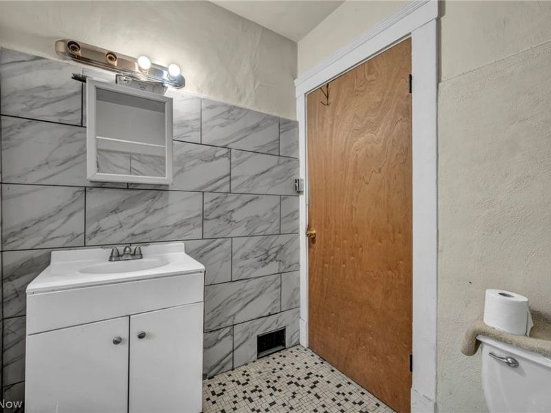 9822 Raymond Avenue, Cleveland, OH 44104 Photo 13
