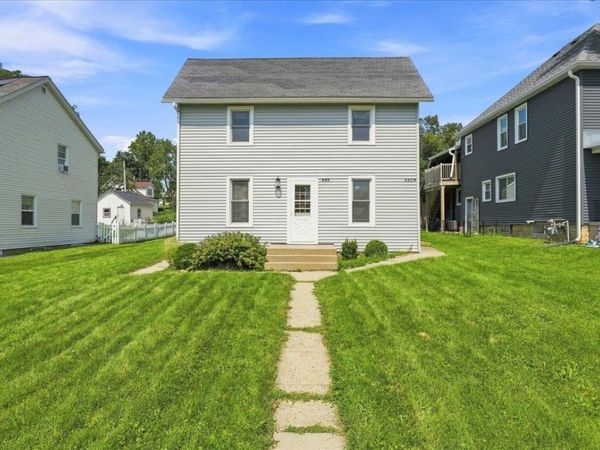 444-446 E Holum Street, DeForest, WI 53532