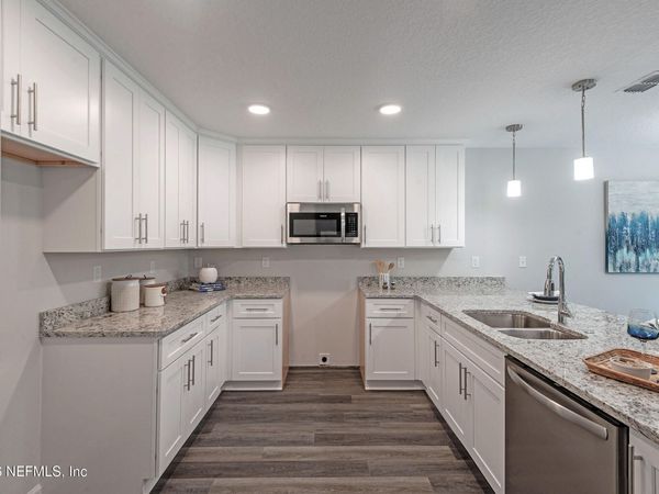 5233 ALPHA Avenue, Jacksonville, FL 32205