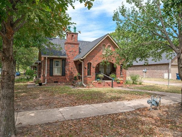 209 S Bond Street, Whitewright, TX 75491